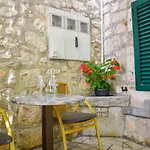 Amra Apartament *