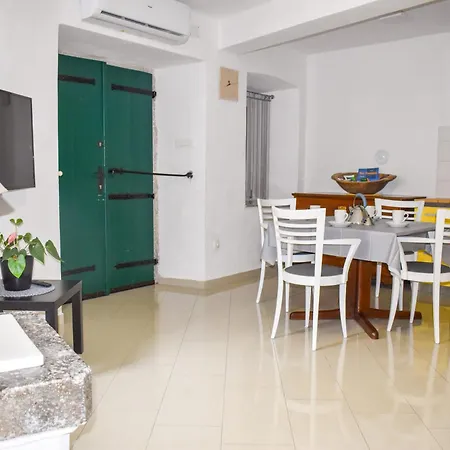Amra Apartment *