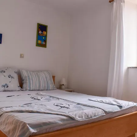 Apartment Amra *
