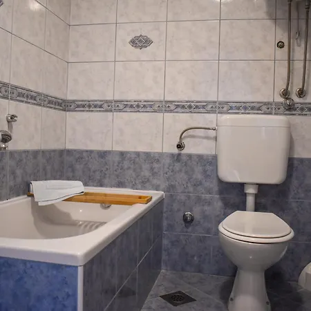 Apartment Amra *