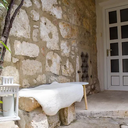 Amra Daire Novi Vinodolski