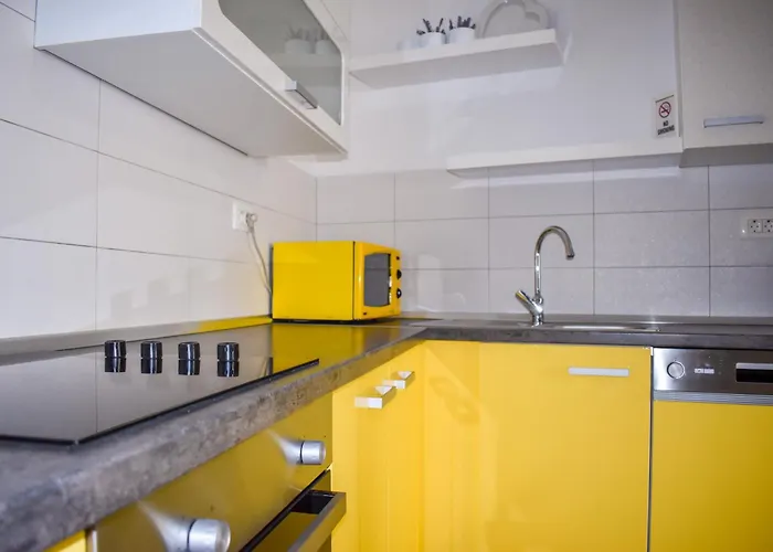 Apartment Amra *