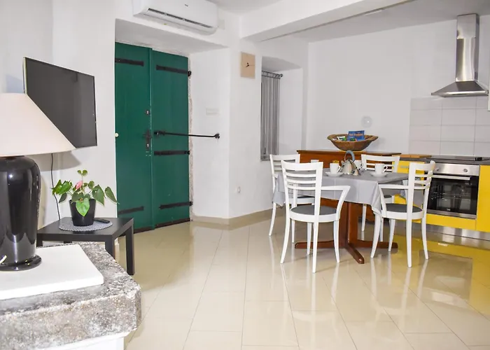 Amra Apartment *